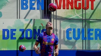 Do Barcelony prišiel nový útočník, Holanďan de Jong má v klube hosťovať rok