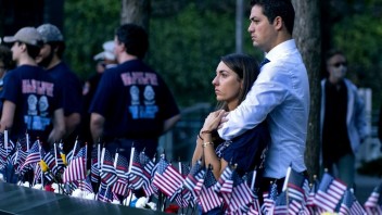 Minúta ticha v New Yorku za obete 11. septembra. Prišli Biden, Obama i Clinton