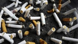 Cigaretový ohorok nepatrí na zem, ale do komunálu. Rozkladá sa až 15 rokov