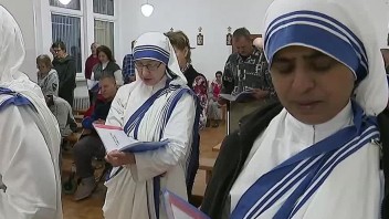 Pápež navštívi Kalkatu uprostred bratislavskej Petržalky, stretne sa so sestrami Matky Terezy