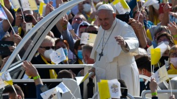 Pápežov náročný deň na východe Slovenska bol plný blízkych stretnutí