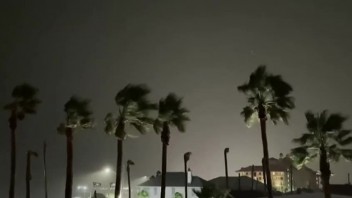 Tropická búrka Nicholas sa presúva do Louisiany. Úrady varujú pred bleskovými záplavami