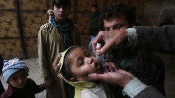 V Pakistane zabili policajta. Strážil členov očkovacieho tímu proti detskej obrne