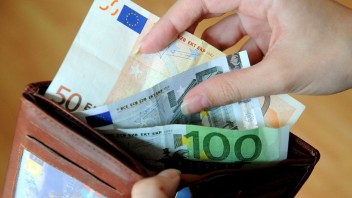Slováci pri nedostatku financií ako posledné obmedzia výdavky na vzdelanie