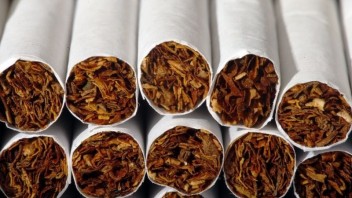Zadržali viac ako milión nelegálnych cigariet, našli ich v dodávke na východe