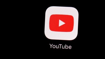YouTube sa snaží zabrániť šíreniu dezinformácií. Odstráni antivaxerské videá