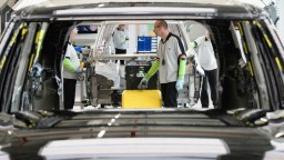 Automobilka Jaguar zvyšuje mzdy i sociálne benefity zamestnancov