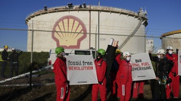 Aktivisti vyzvali Európsku úniu, aby zakázala propagáciu fosílnych palív