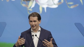 Opozícia po závažných obvineniach vyzýva Kurza k demisii: Odstúpte, poškodíte Rakúsku