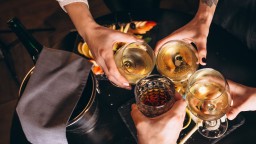 Alkohol na prázdny žalúdok vedie k jeho zápalu a rakovine pažeráka