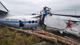Pád lietadla v Rusku si vyžiadal 16 obetí. Šesť ľudí prežilo