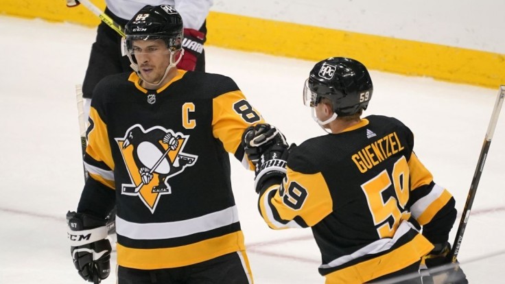 NHL: Crosby po operácii zápästia prvýkrát trénoval so spoluhráčmi