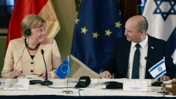 Merkelová na návšteve Izraela rokovala s premiérom Bennettom