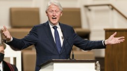Bývalého prezidenta USA Clintona hospitalizovali. S covidom to súvislosť nemá