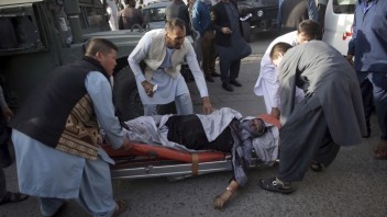 V Afganistane znova útočili na mešitu, hlásia desiatky mŕtvych a zranených