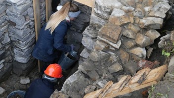 Renesančný kaštieľ v Bytči rekonštruujú, archeológovia našli pôvodné múry starého hradu