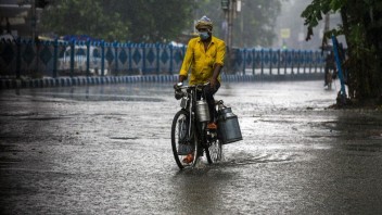 Tragické záplavy v Indii majú 26 obetí