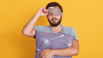 Očné masky na spanie a ich účinky. Čo na to spánkoví experti?