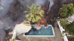 Obyvatelia španielskeho ostrova La Palma sa modlili za to, aby sopka utíchla