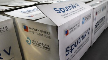 Výrobca vakcíny Sputnik V údajne završuje prípravu dokumentov pre Európsku liekovú agentúru