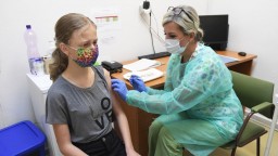 Očkovanie detí a dospelých bez registrácie pokračuje aj v ďalšom týždni