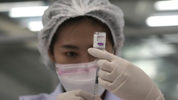 Čína rozširuje očkovanie. Vakcínu na covid dostanú už aj deti od troch rokov