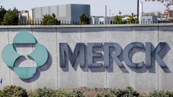 Merck umožní vyrábať liek molnupiravir proti covidu aj iným firmám