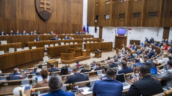 Parlament stále nedokončil diskusiu o reforme nemocníc, schváliť by sa mal zákon o štátnom občianstve
