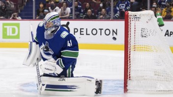 NHL: Halák dvakrát inkasoval, Winnipeg natiahol víťaznú šnúru