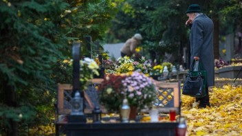 Otváracie hodiny bratislavských cintorínov predĺžili. Dodržujte opatrenia, vyzýva ľudí mesto