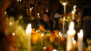 V Mexiku sa končí veľkolepá oslava Dňa mŕtvych. Takto si iné krajiny uctievajú Pamiatku zosnulých