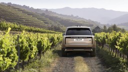 Na trh prichádza piata generácia luxusného a elegantného SUV Range Rover