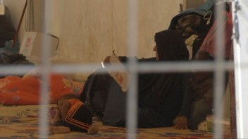 Ženy vraždia a zapaľujú stany. V táboroch s manželkami islamistov vládne zúfalstvo