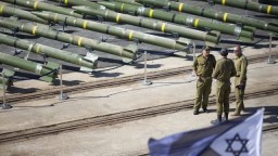 Schyľuje sa k vojne? Izraelský šéf obrany tvrdí, že je pripravený zasiahnuť srdce Iránu