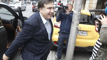 Gruzínsky exprezident Saakašvili sa po viac ako 40 dňoch rozhodol ukončiť hladovku