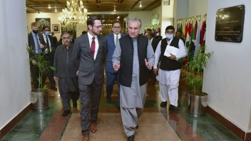 Afganistan stojí na pokraji kolapsu, varuje pakistanský minister. Potrebuje urýchlene pomoc