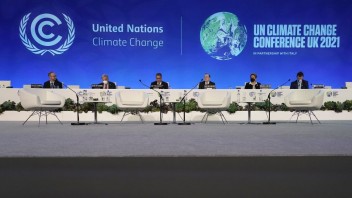 Klimatický summit sa skončil prijatím dohody, jej cieľom je obmedziť zvyšovanie teploty