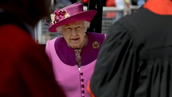 Kráľovná Alžbeta sa na verejnosti neukáže, účasť na obrade za vojnových veteránov zrušila