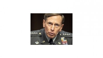 CIA začala vyšetrovať sexuálny škandál generála Petraeusa