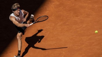 Zverev sa stal tretím semifinalistom dvojhry na turnaji majstrov v Turíne
