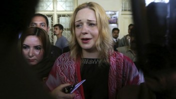 Češka Hlůšková, ktorá v Pakistane pašovala drogy ide domov. Prepustili ju z väzenia