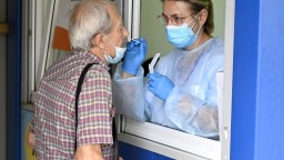 Vyše 95 percent Košičanov pozitívnych na koronavírus nie je očkovaných