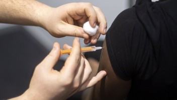 Bez vakcíny nebude ani zábava, varuje Cyprus nezaočkovaných