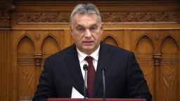 Lockdown šírenie nákazy iba spomalí, riešením je tretia dávka vakcíny, vyhlásil Orbán