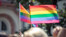 Parlament v Maďarsku schválil referendum o ochrane detí, týka sa sexuálnej výchovy a LGBTI