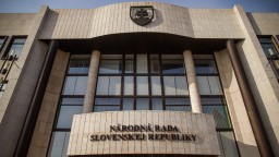 Parlament rokuje v neverejnom režime, dôvodom je aj správa o činnosti Slovenskej informačnej služby