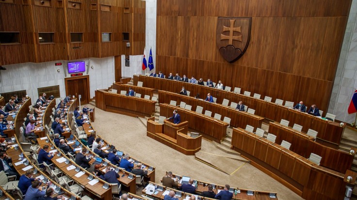 Poslanci parlamentu odmietli návrhy na dekriminalizáciu marihuany a redefiníciu znásilnenia