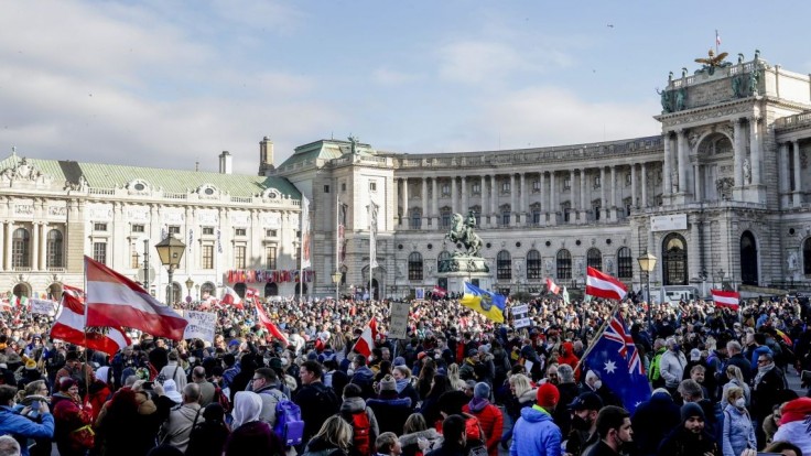 Rakúsko na nohách. Proti povinnému očkovaniu ľudia protestovali po celej krajine
