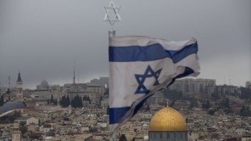 Izraelský premiér žiada prerušenie jadrových rokovaní s Iránom