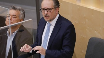 Rakúsky spolkový kancelár Schallenberg odstupuje z funkcie